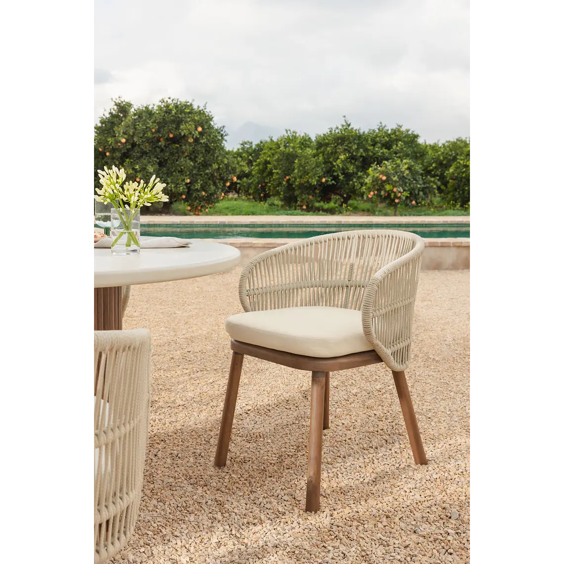 Silla de jardín en madera de acacia y cuerda trenzada Cavora 14