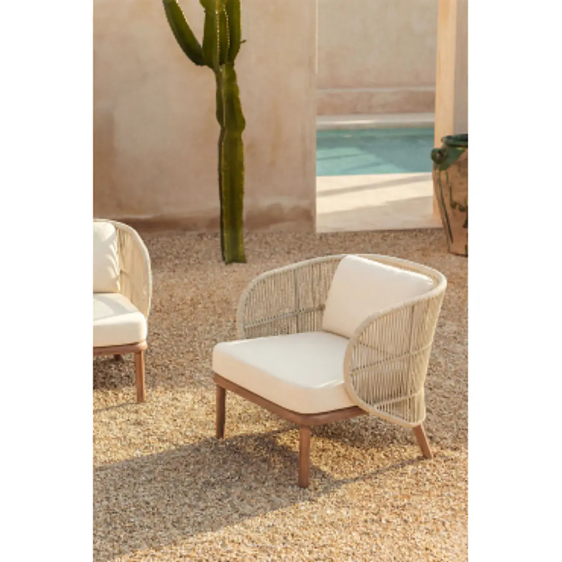 Sillón de jardín en madera de acacia y cuerda trenzada Zoreva 11