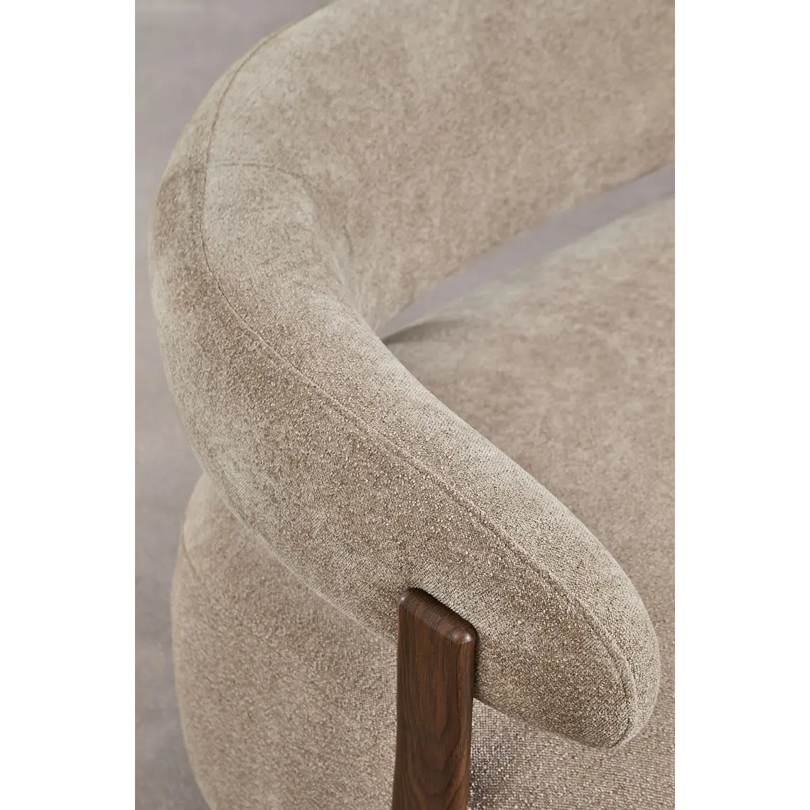 Saria · Sofá tapizado de 160 cm 10