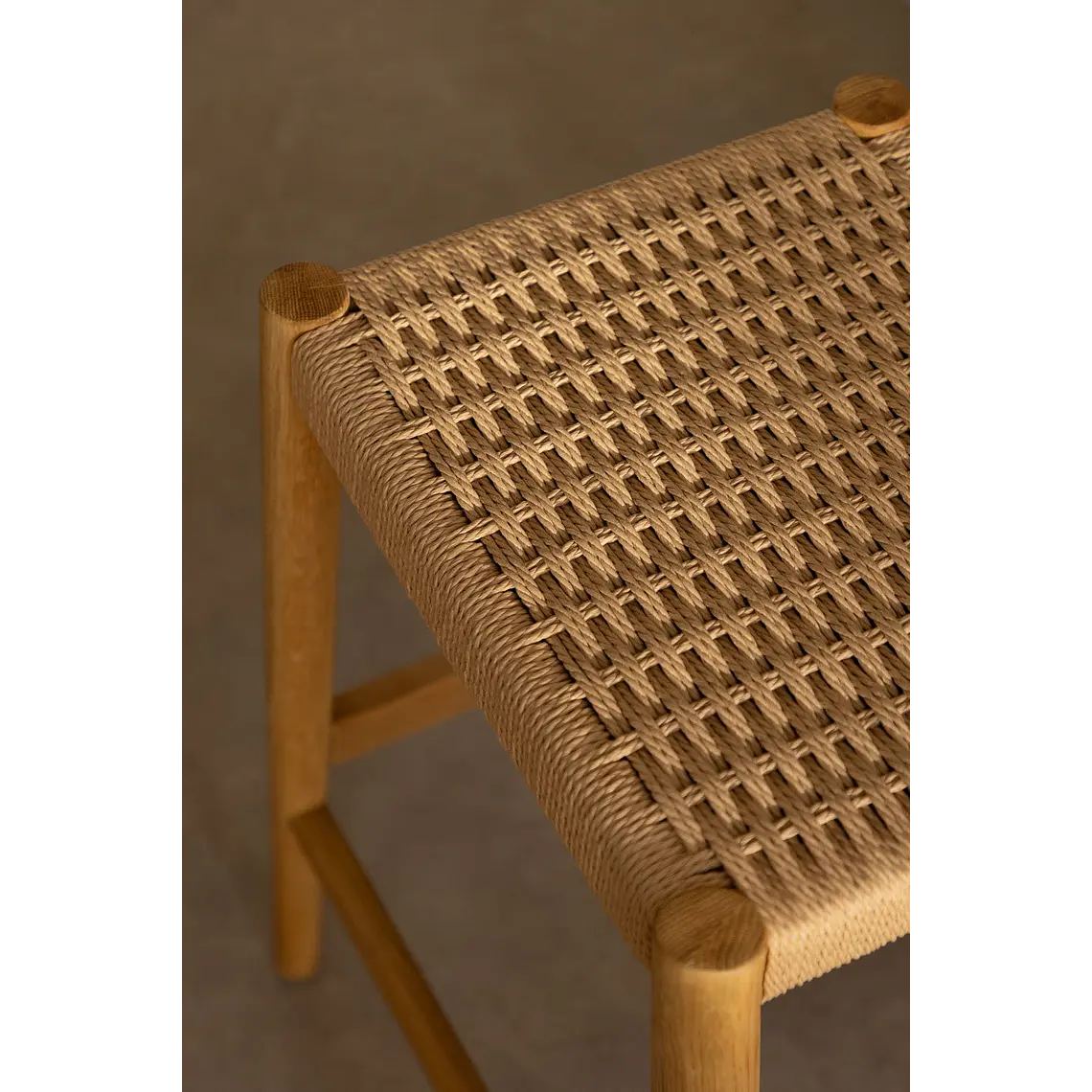 Taburete alto Evoeri en madera de roble 3