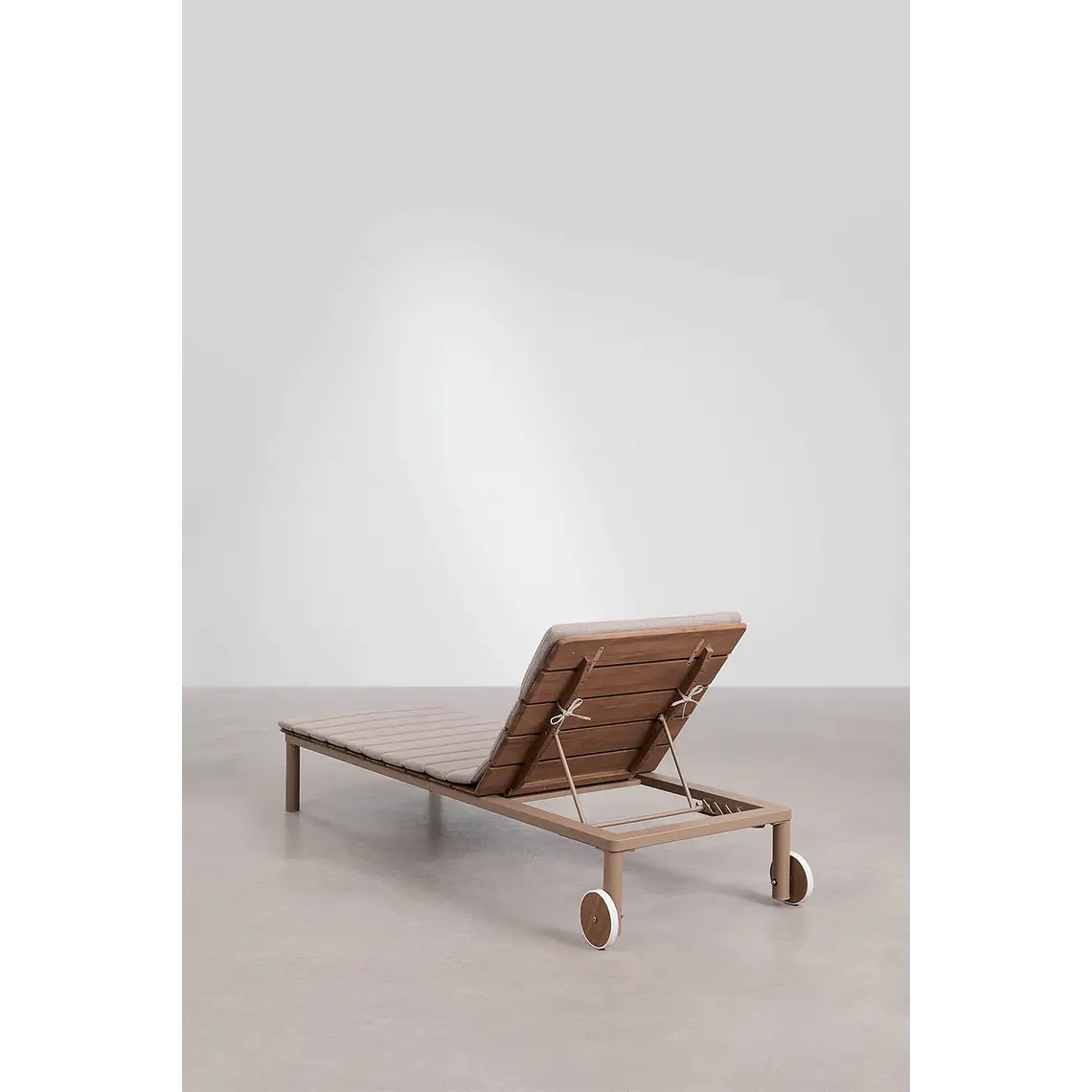 Tumbona reclinable en madera de acacia y acero Falora 7