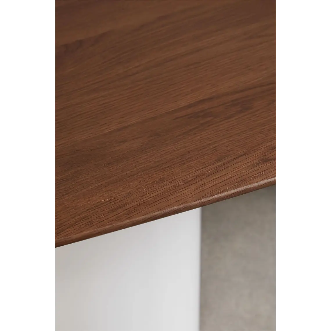 Mesa de comedor ovalada en MDF y cemento 6