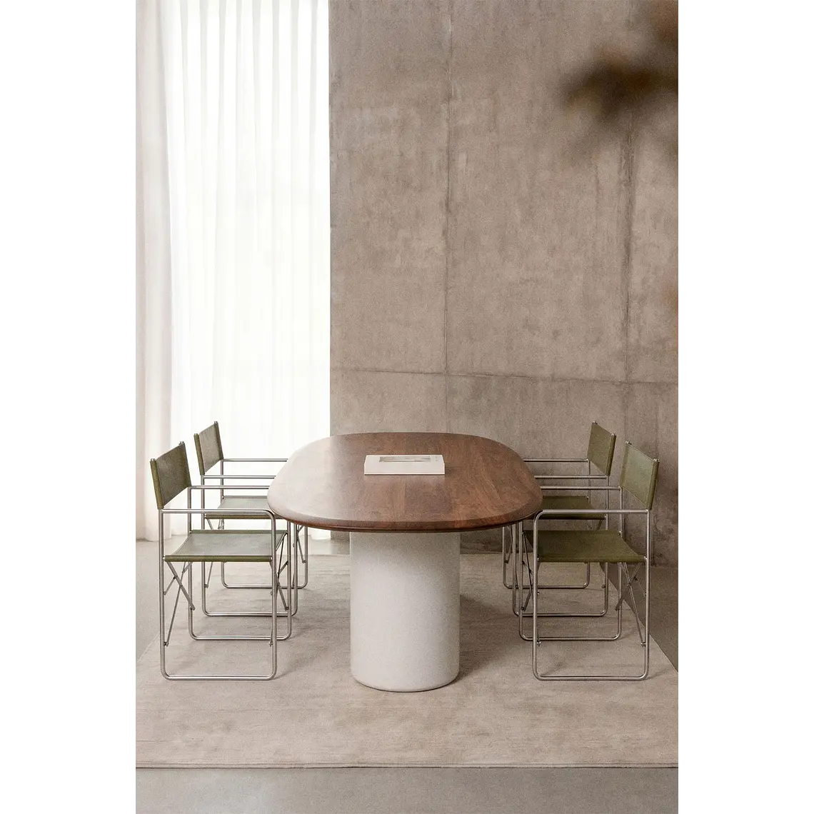 Mesa de comedor ovalada en MDF y cemento 12