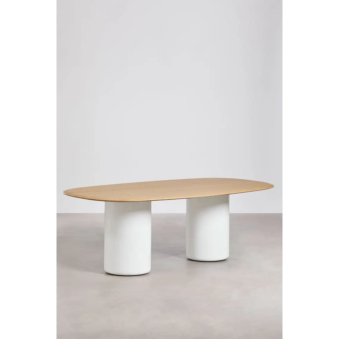 Mesa de comedor ovalada en MDF y cemento 14
