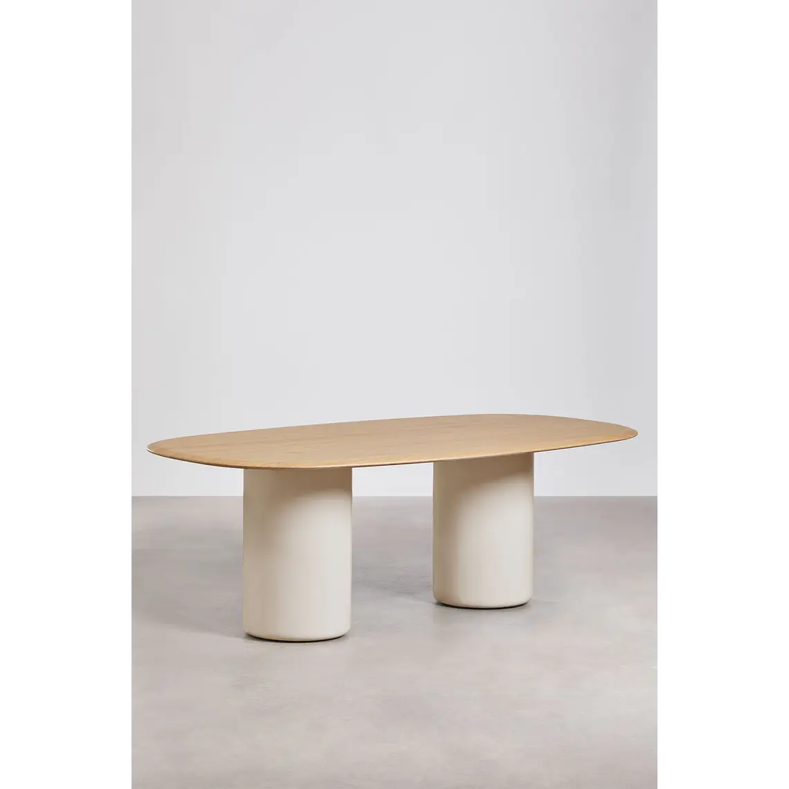Mesa de comedor ovalada en MDF y cemento 16