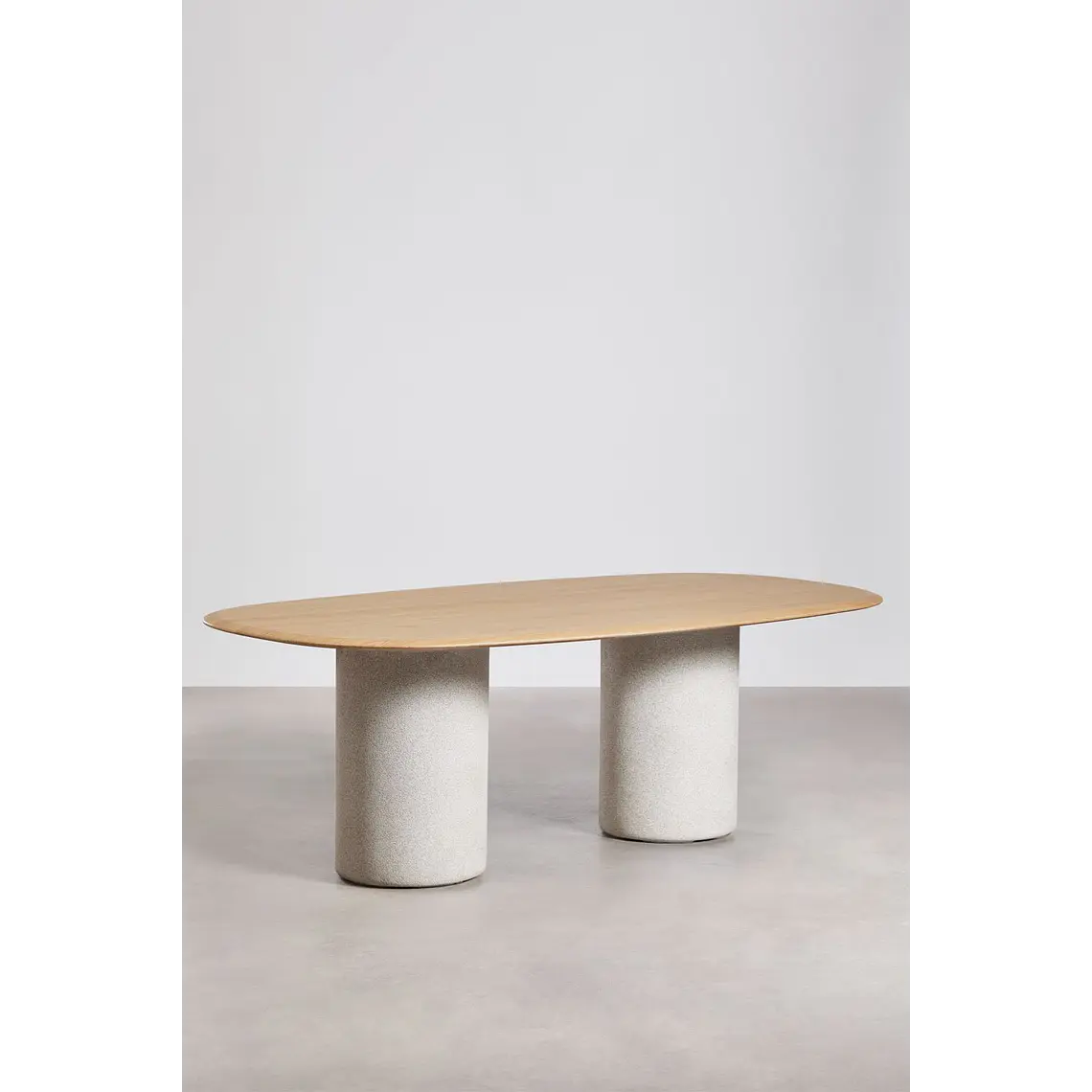 Mesa de comedor ovalada en MDF y cemento 21