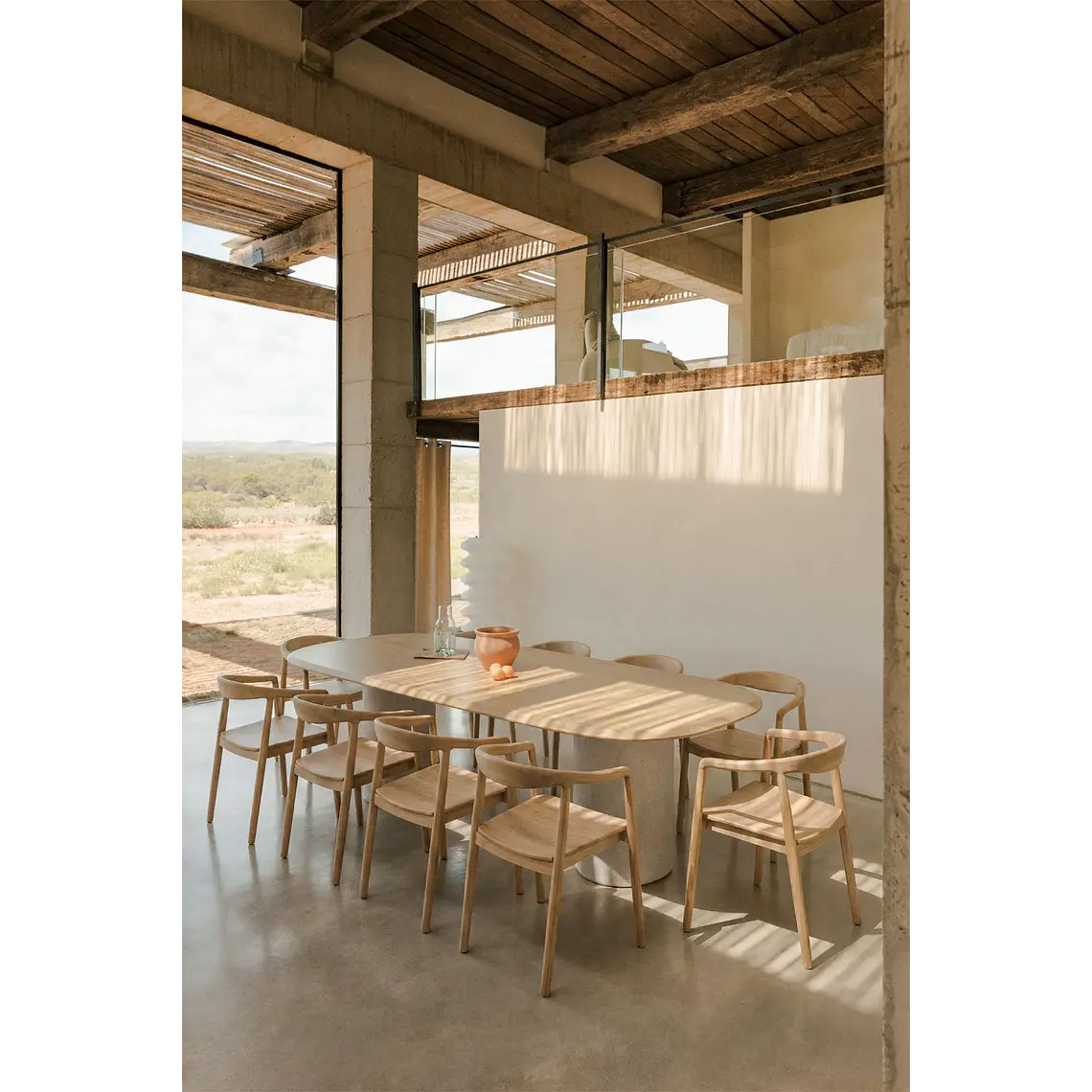 Mesa de comedor ovalada en MDF y cemento 22
