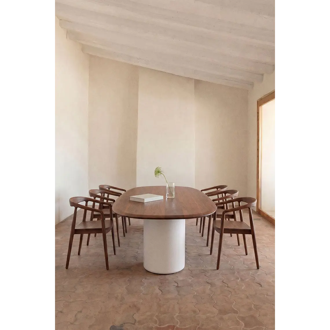 Mesa de comedor ovalada en MDF y cemento 24