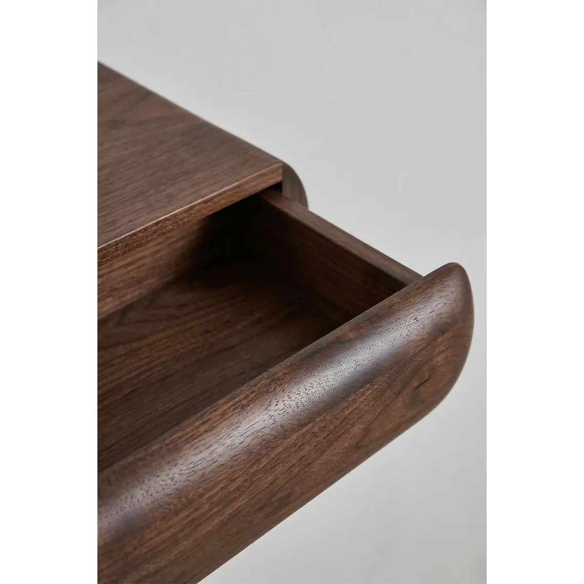 Lionor · Arrimo en acabado madera 8