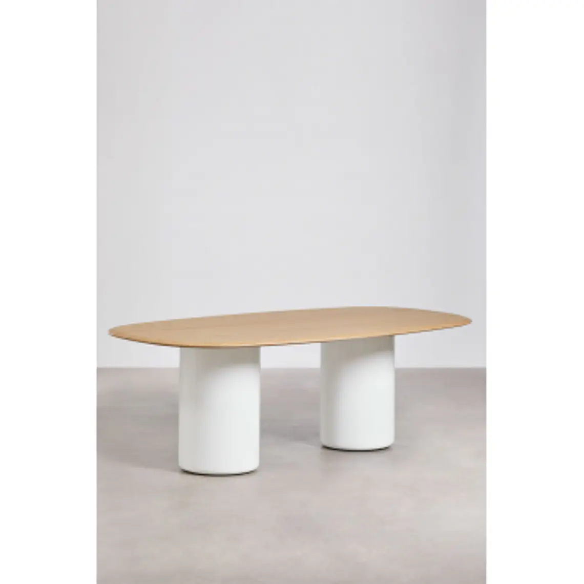 Mesa de comedor Taelia en acabado cemento 14