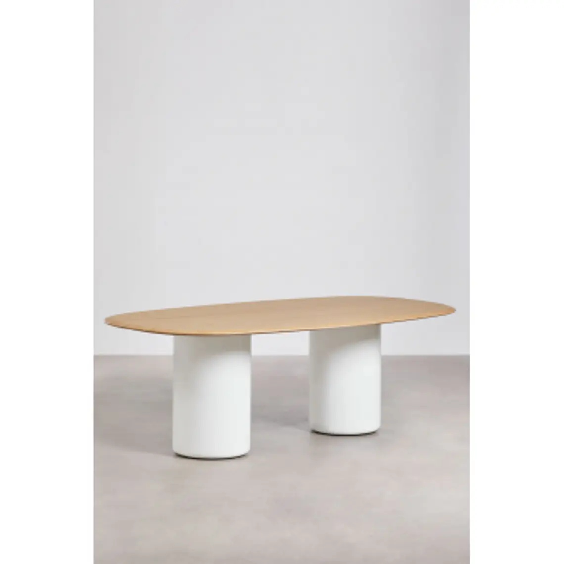 Mesa de comedor Taelia en acabado cemento 15