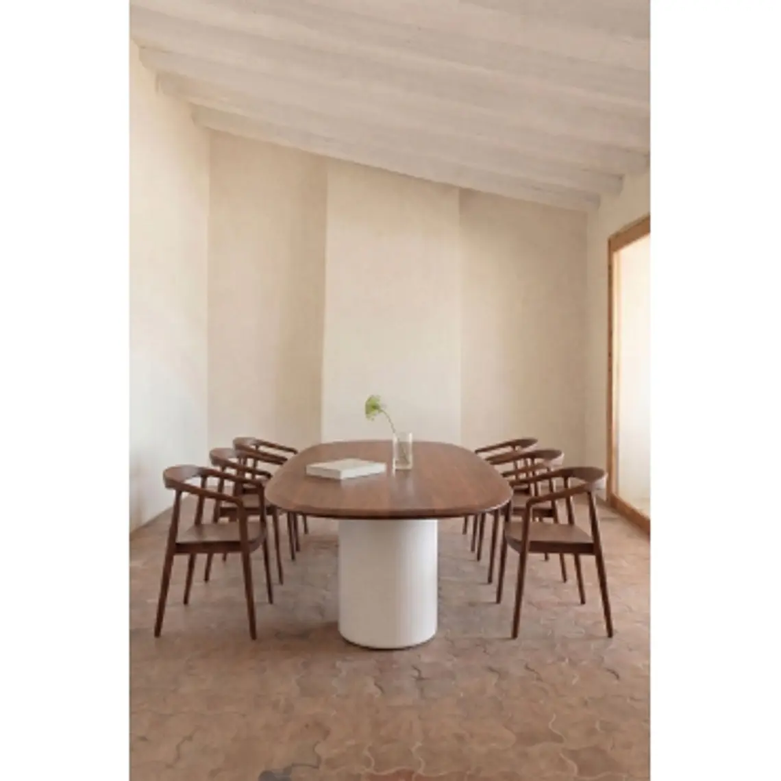 Mesa de comedor Taelia en acabado cemento 18