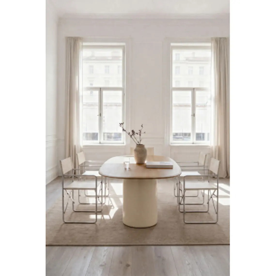Mesa de comedor Taelia en acabado cemento 22