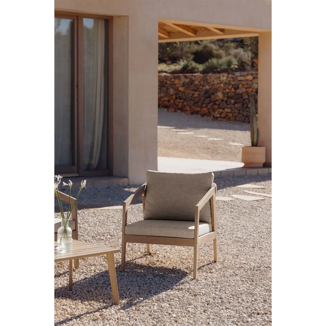 Sillón de jardín en madera de acacia y cuerda trenzada Larena 1