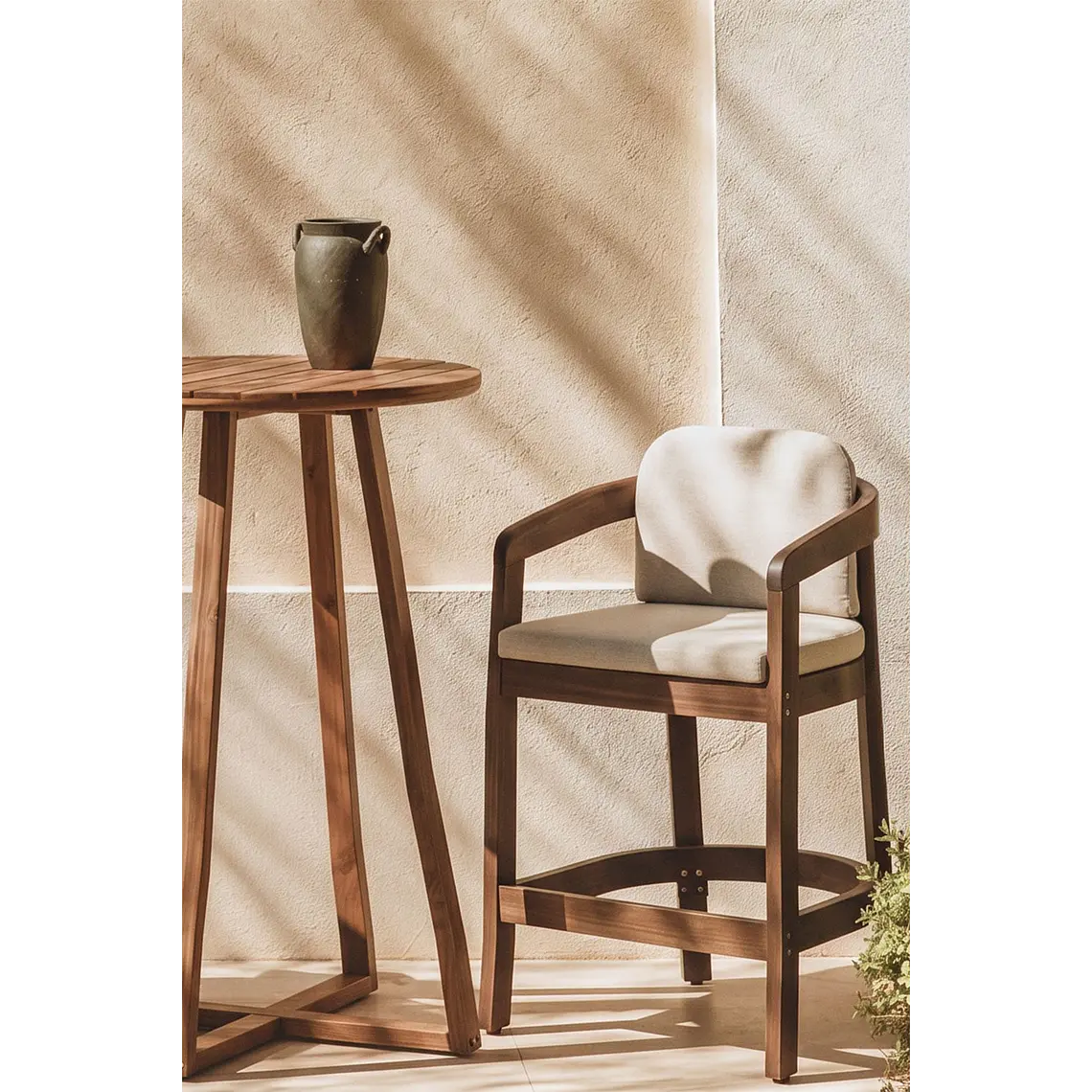 Taburete alto de jardín en madera de acacia Kelora 1