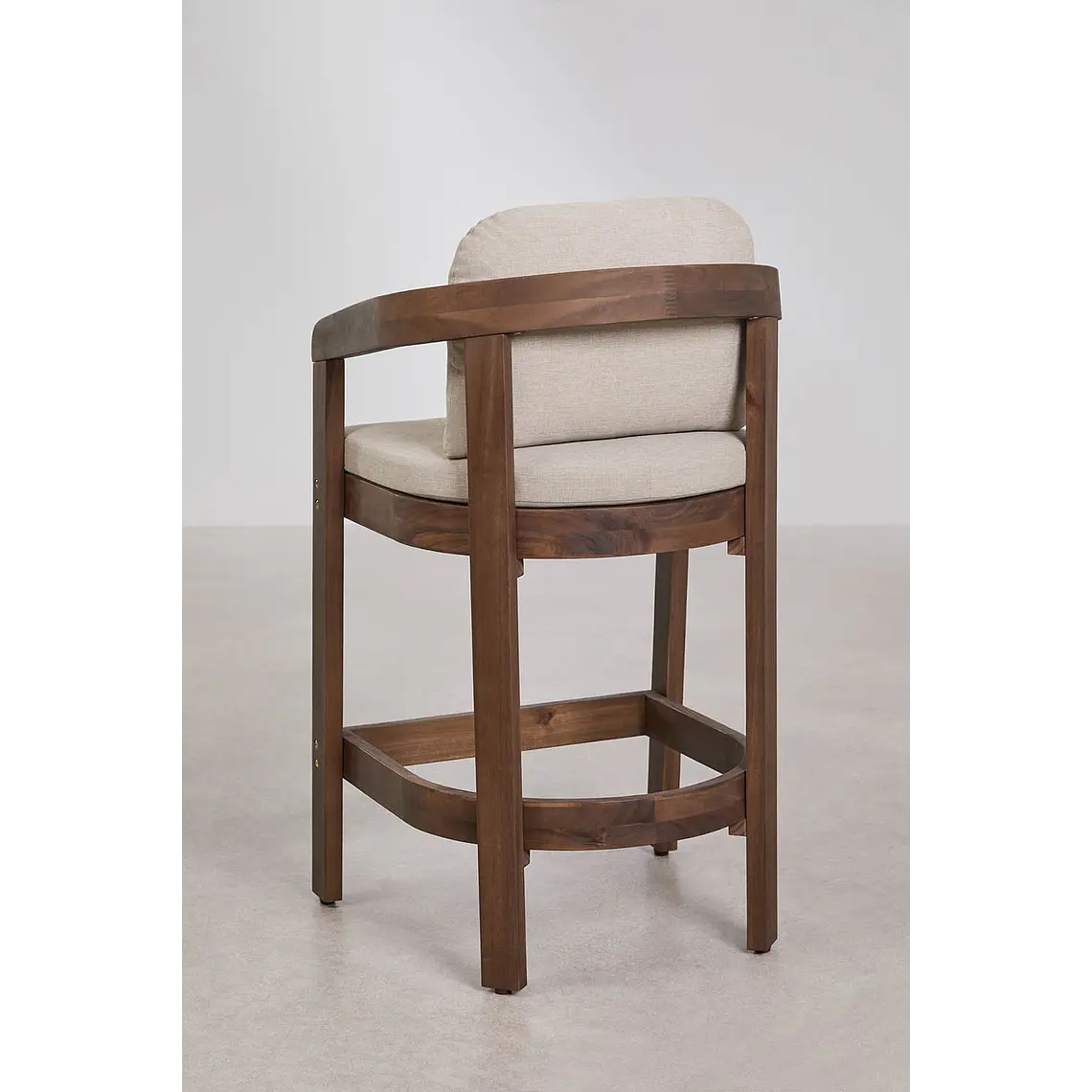 Taburete alto Elaeva en madera de acacia 4