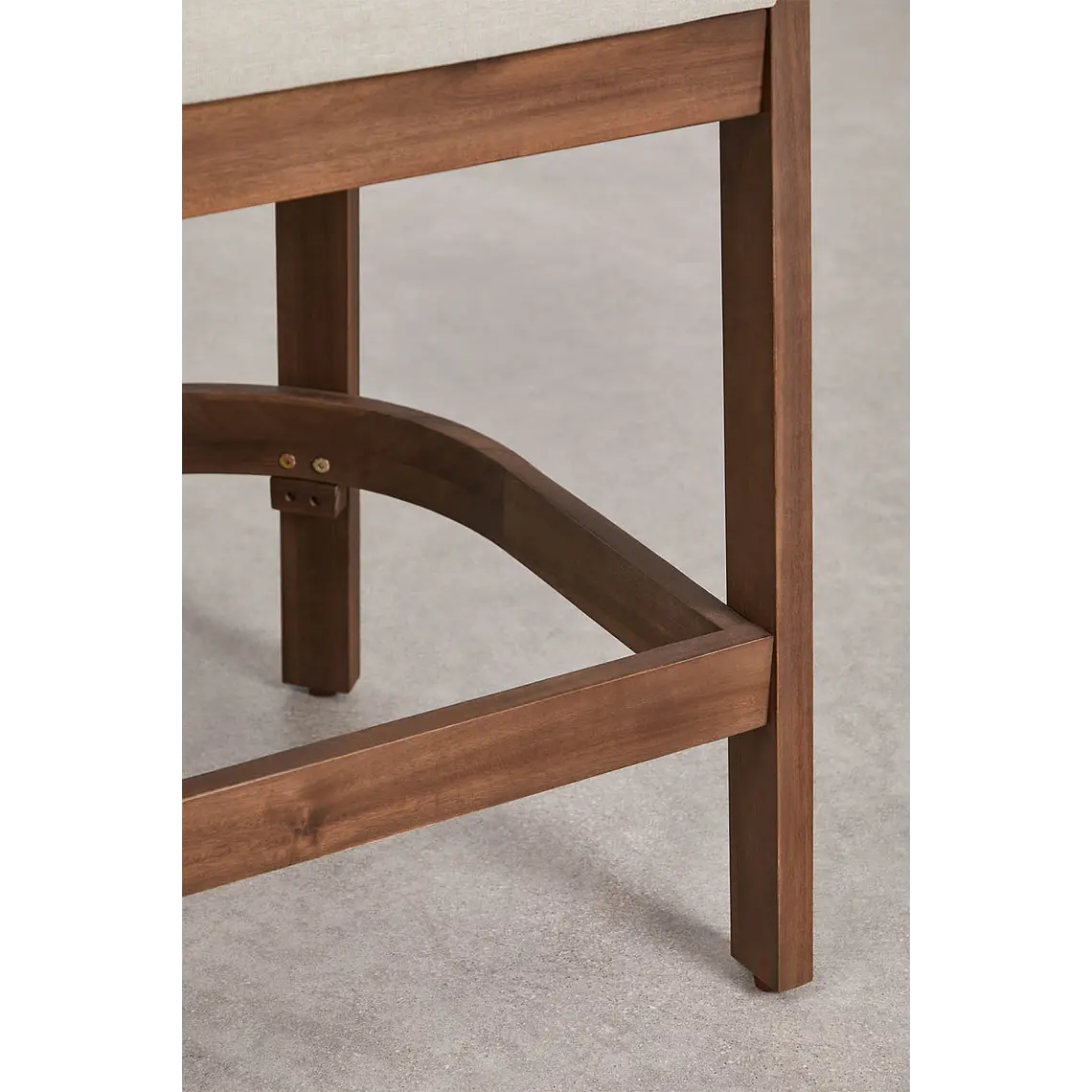 Taburete alto Elaeva en madera de acacia 6