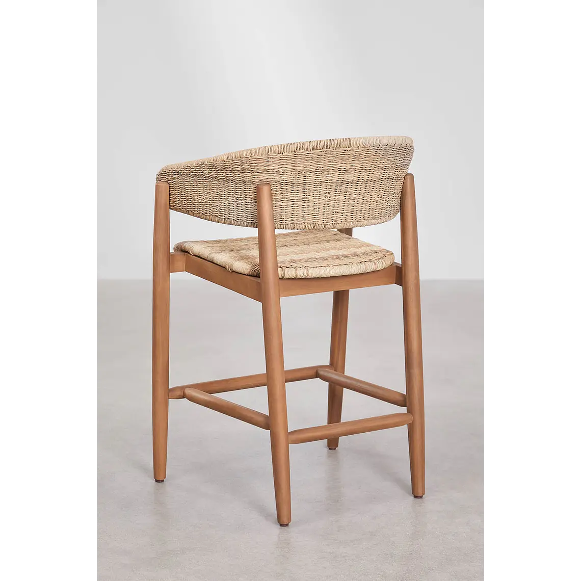 Taburete alto Mioeva en madera de acacia 4