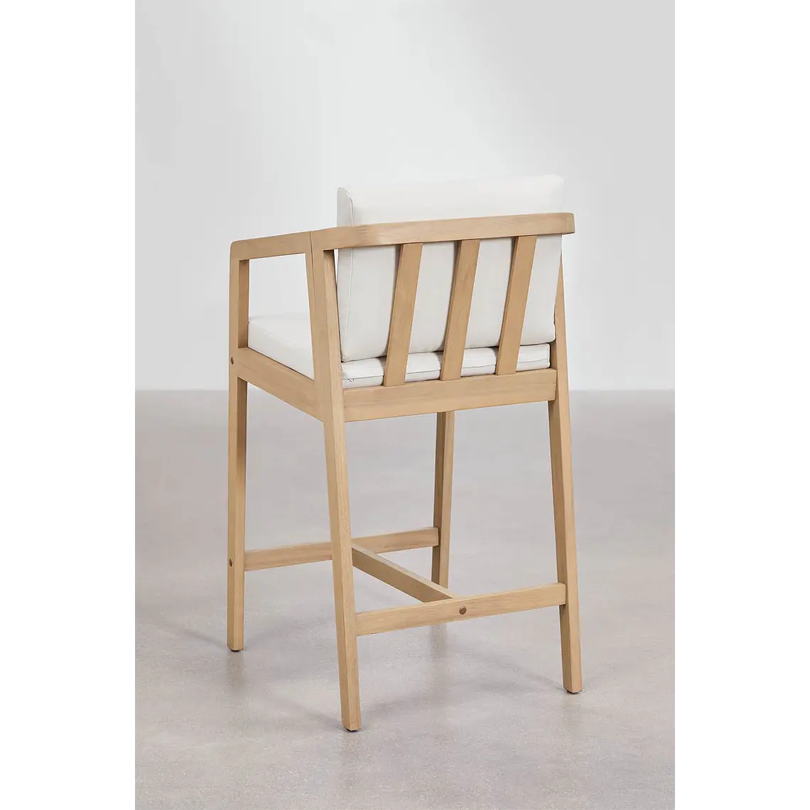 Taburete alto Naeleri en madera de acacia 4