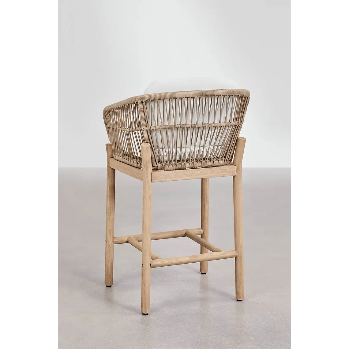 Taburete alto Rieleri en madera de acacia 4