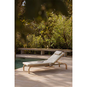 Tumbona reclinable en madera de acacia con cojín Noria
