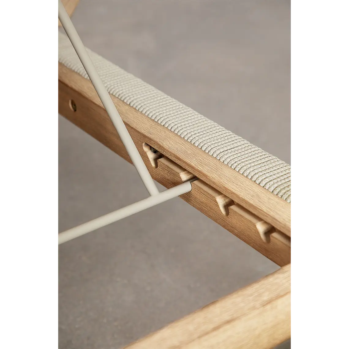 Tumbona reclinable en madera de acacia con cojín Noria 11