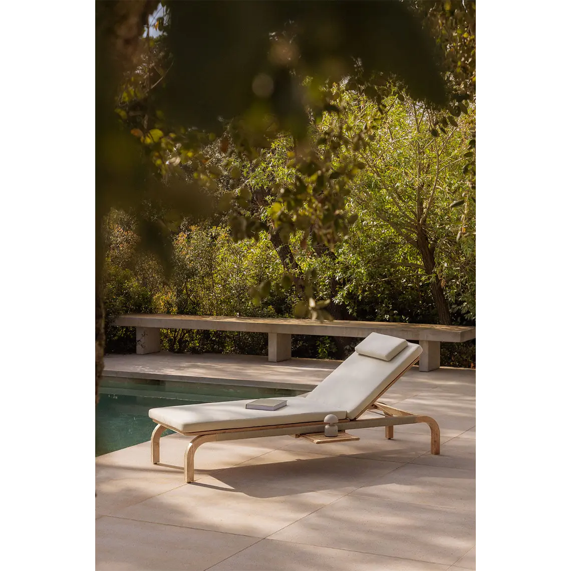 Tumbona reclinable en madera de acacia con cojín Noria 13