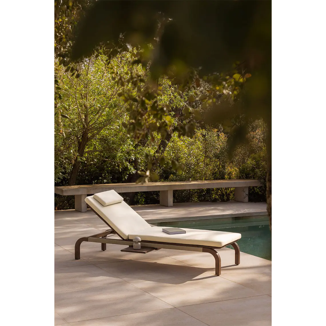 Tumbona reclinable en madera de acacia con cojín Noria 14