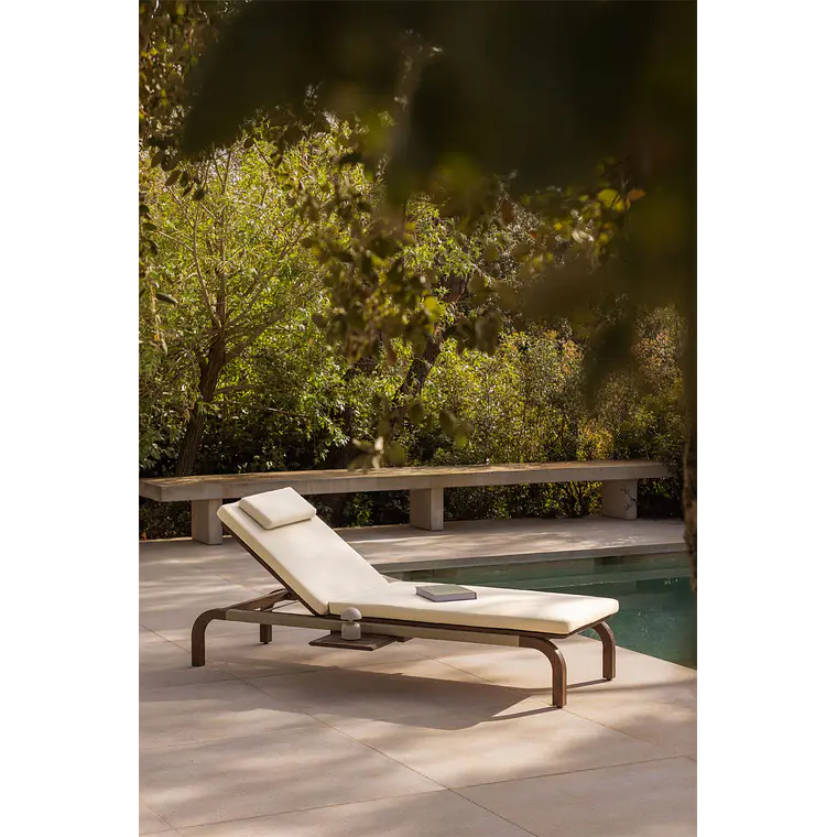 Tumbona reclinable en madera de acacia con cojín Noria 14