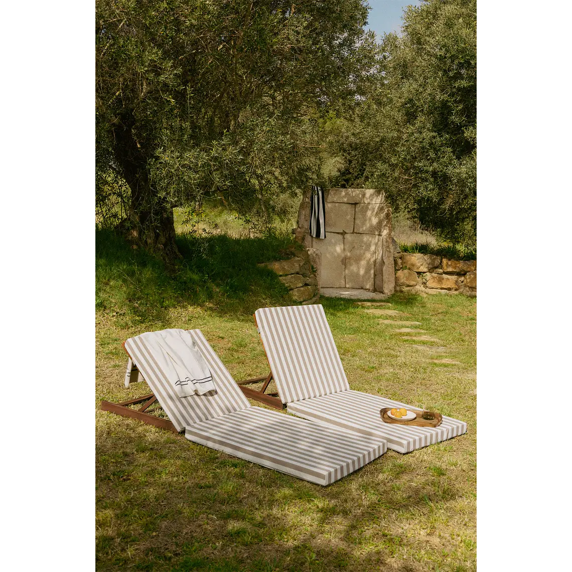 Tumbona reclinable en madera de acacia Sara 1