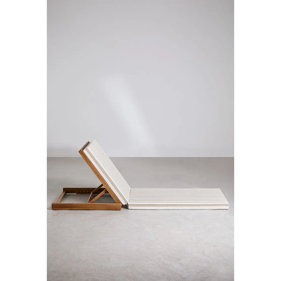 Tumbona reclinable en madera de acacia Sara 5