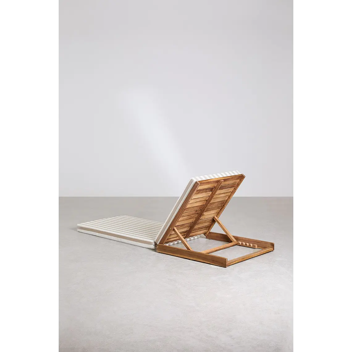 Tumbona reclinable en madera de acacia Sara 6