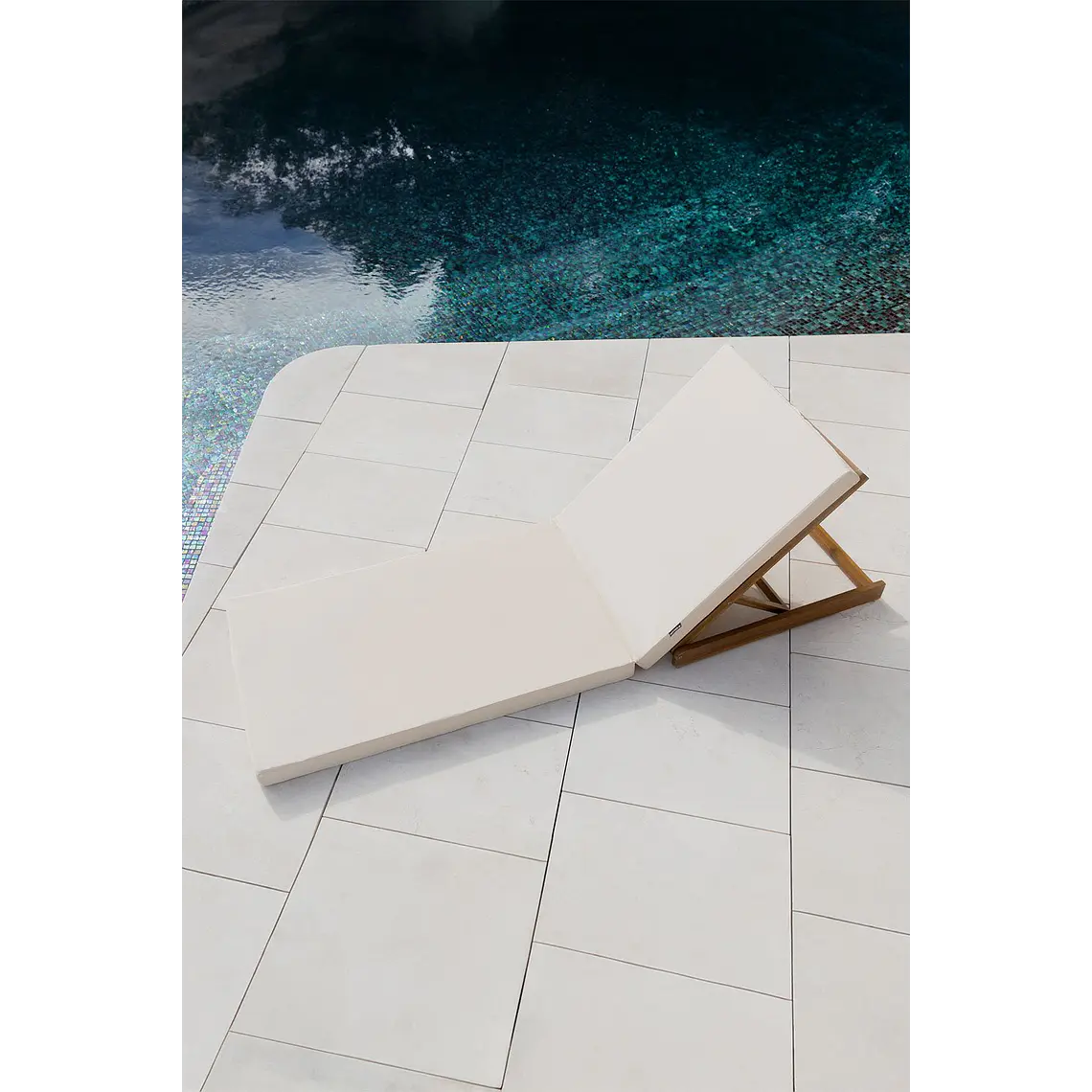 Tumbona reclinable en madera de acacia Sara 14