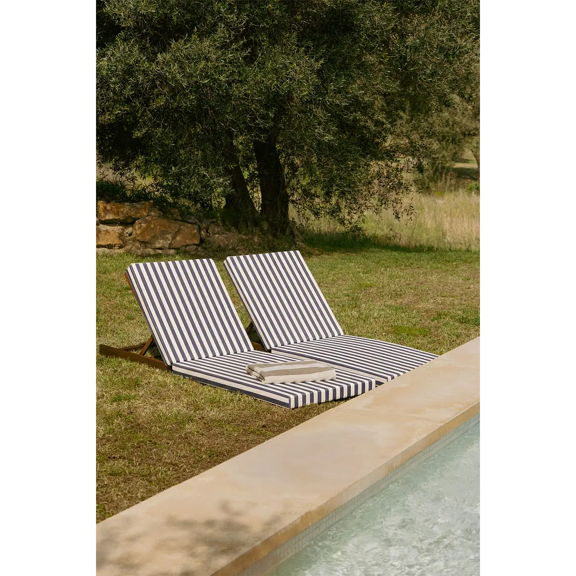 Tumbona reclinable en madera de acacia Sara 15