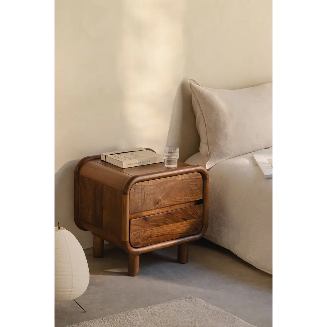Velador Alora 50x45 cm en madera de mango 1
