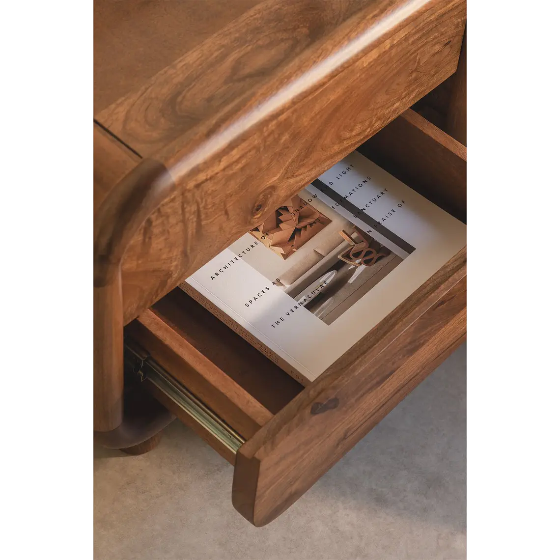 Velador Alora 50x45 cm en madera de mango 3
