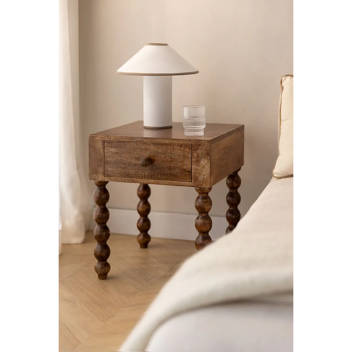 Velador Arvena 45x50 cm en madera de mango 2