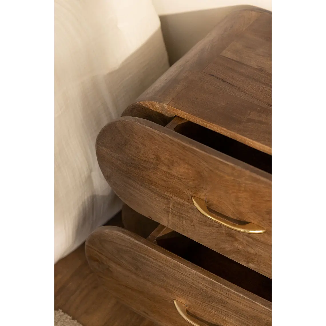 Velador Calira 55x35 cm en madera de mango 3