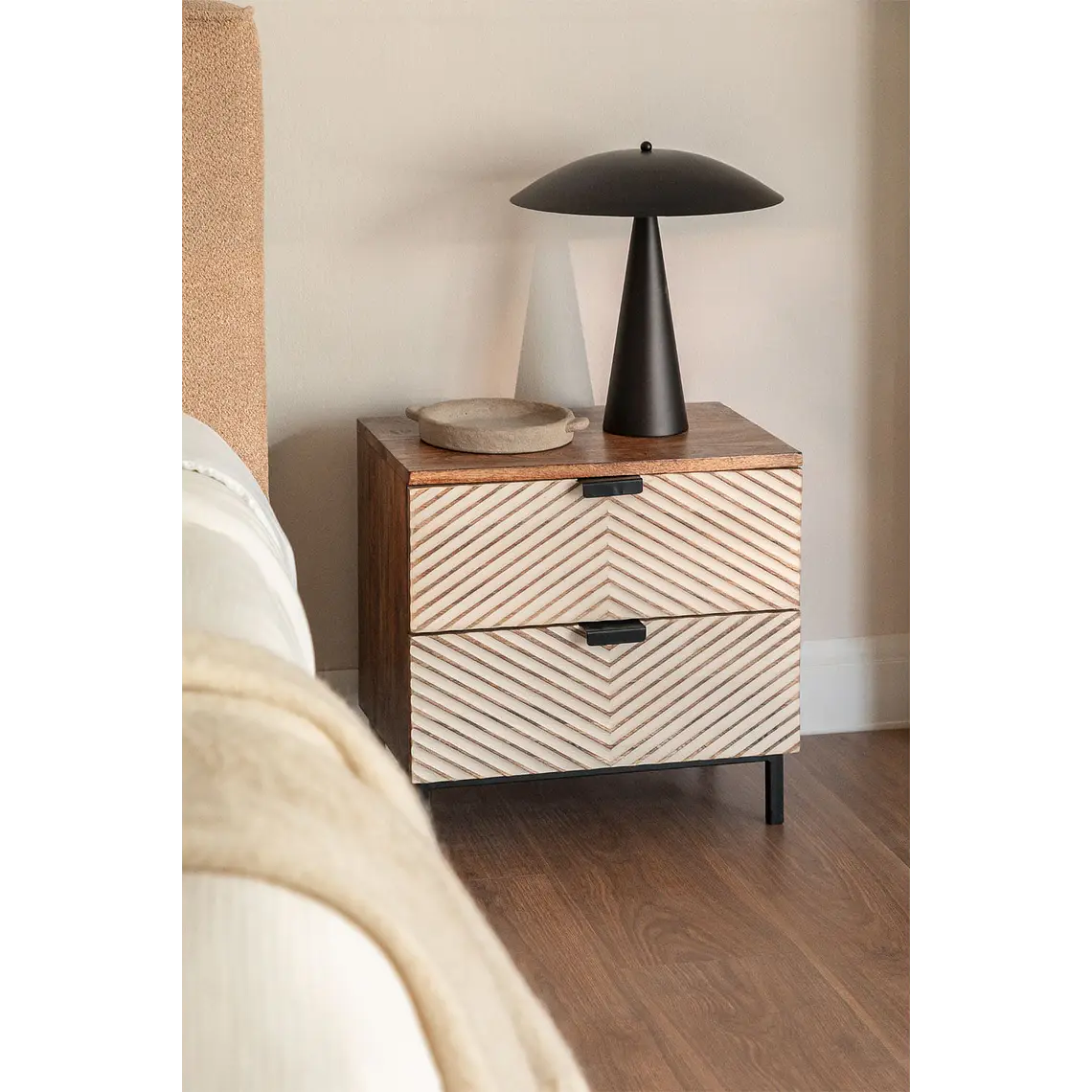 Velador Evania 50x35 cm en madera de mango 11