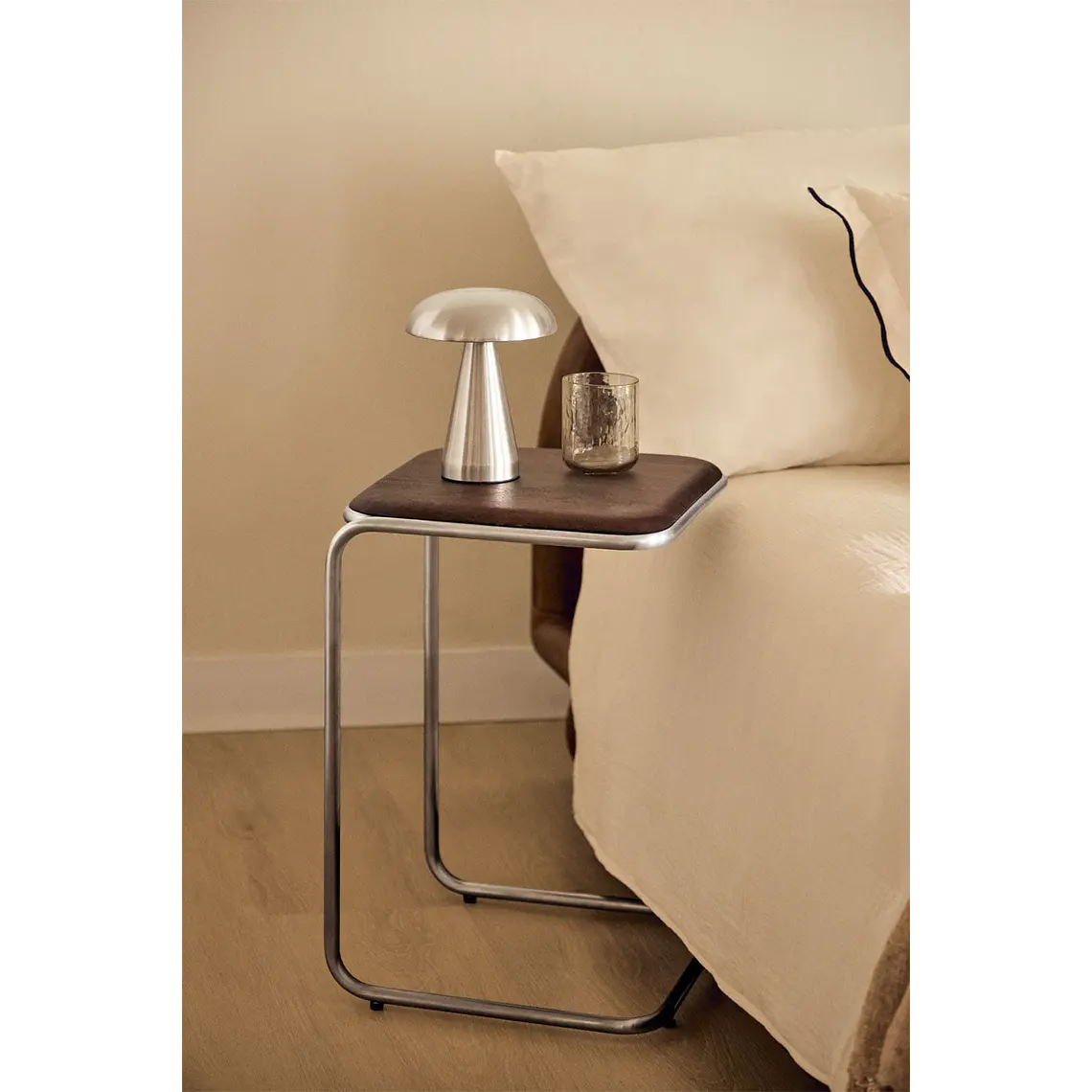 Velador Meria 35x35 cm en madera de acacia 1
