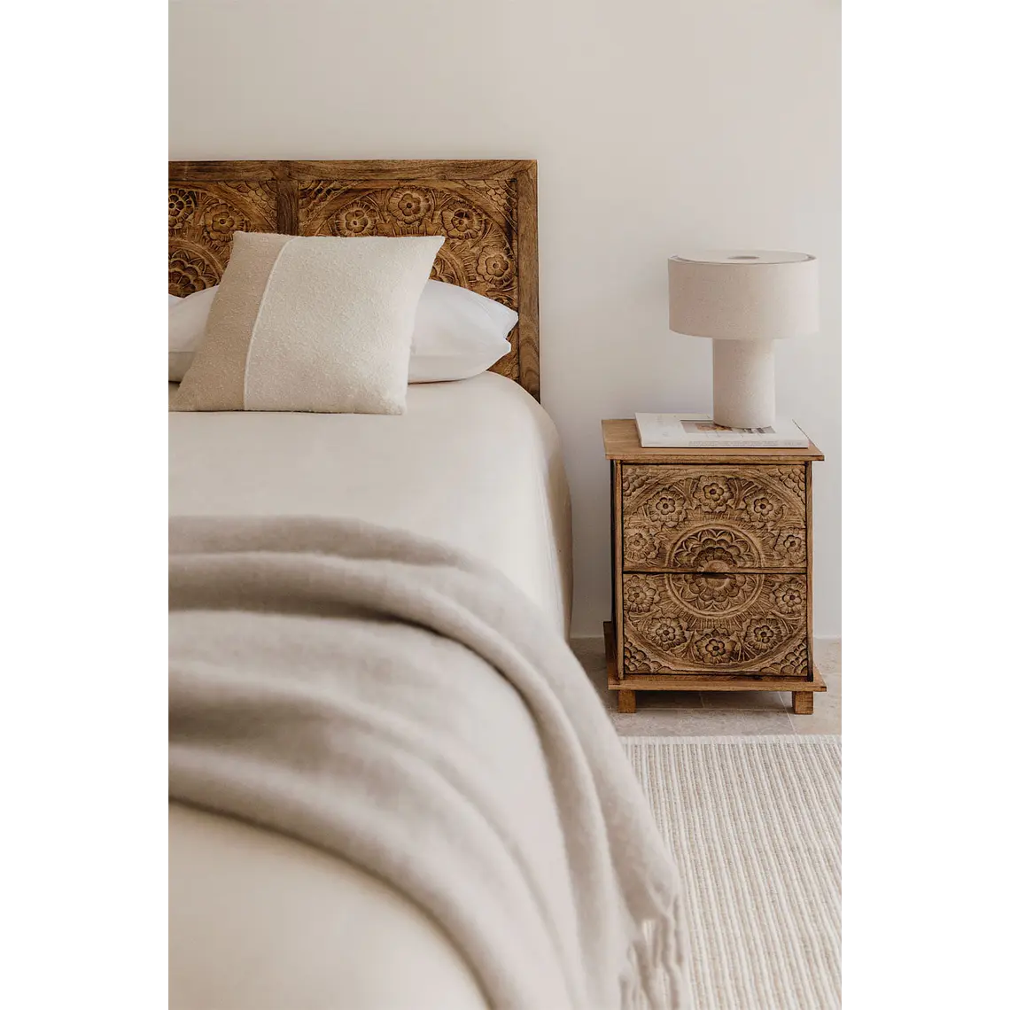 Velador Mireva 40x30 cm en madera de mango 1