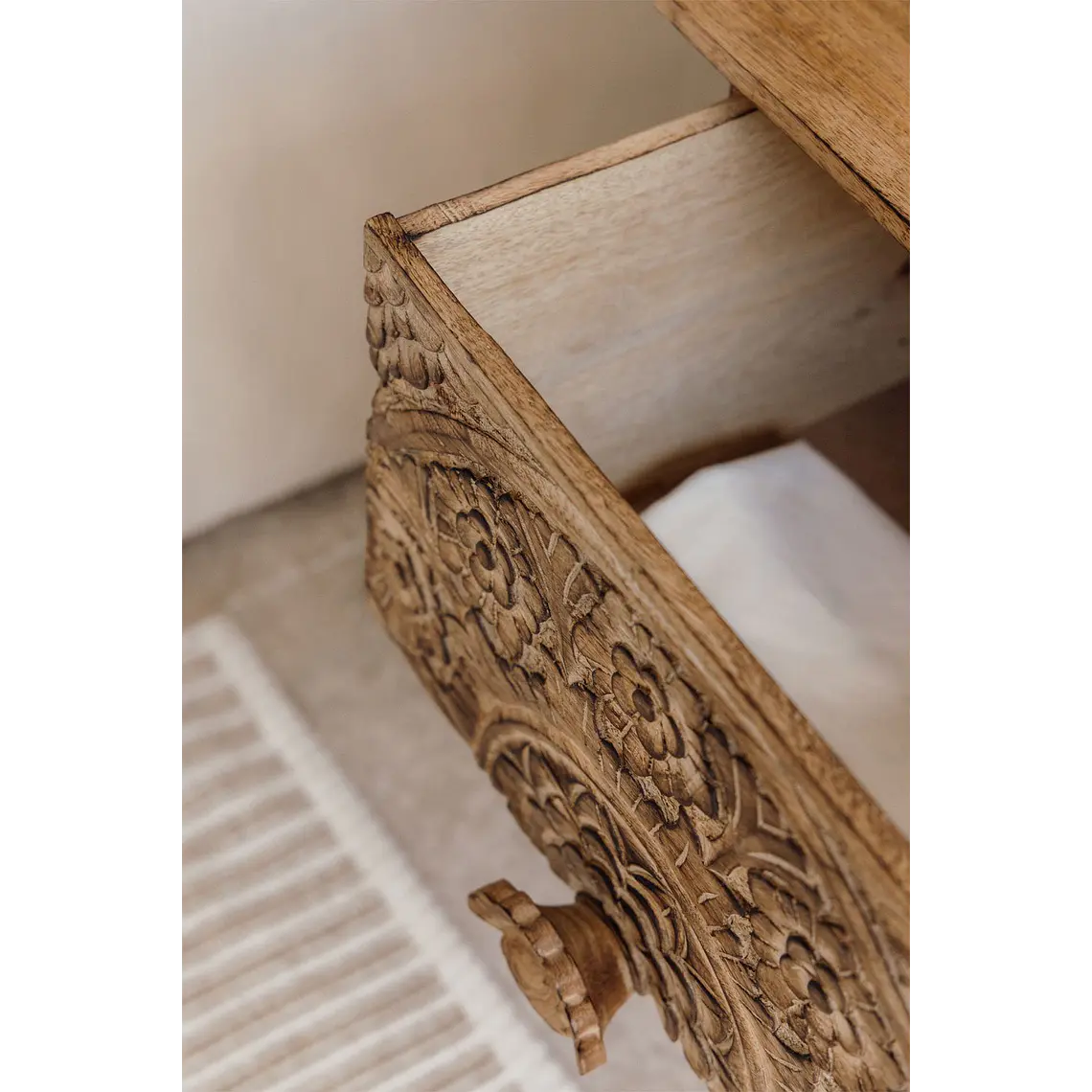 Velador Mireva 40x30 cm en madera de mango 3