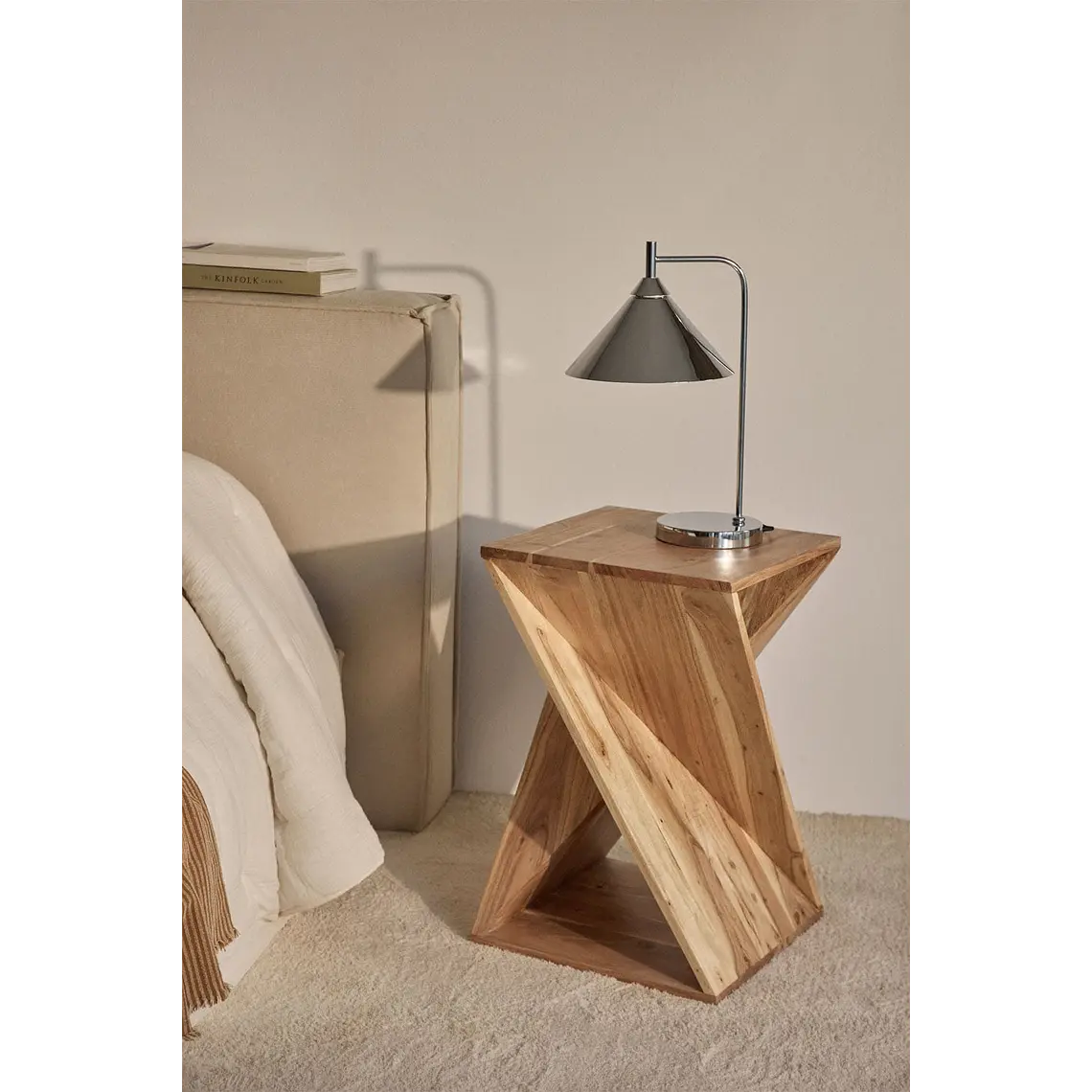 Velador Noreva 40x40 cm en madera de acacia 1