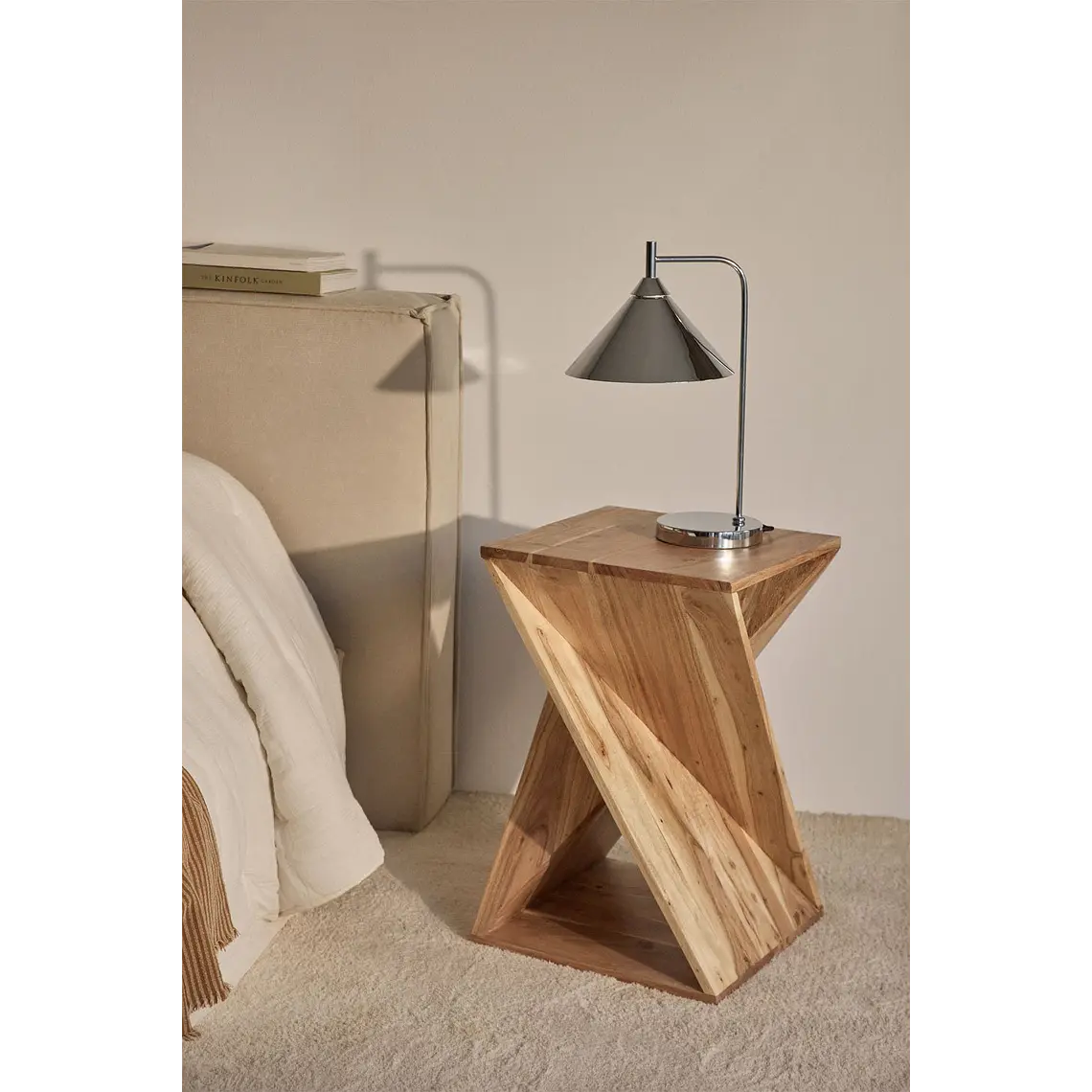 Velador Noreva 40x40 cm en madera de acacia 2
