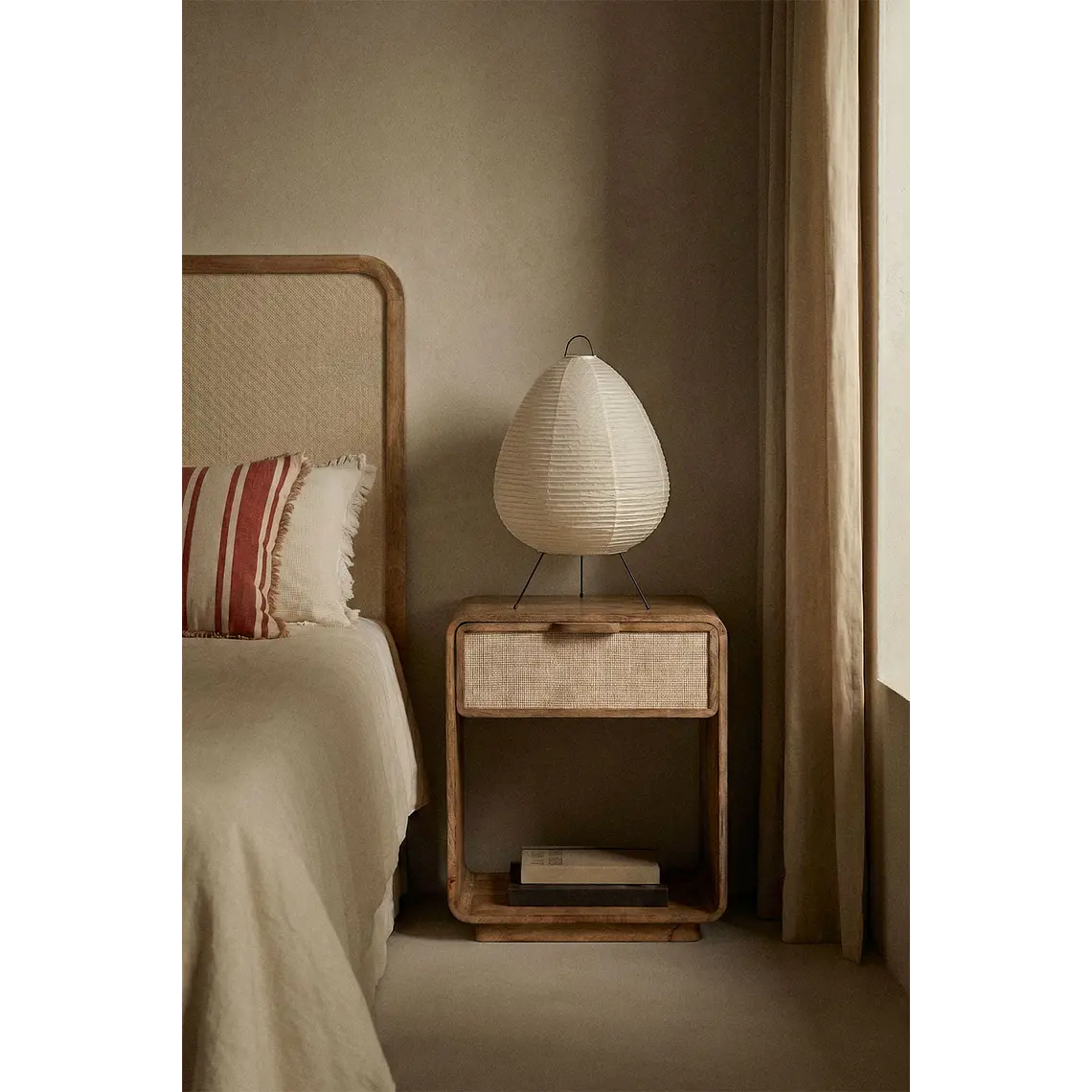 Velador Noriel 40x30 cm en madera de mango 1