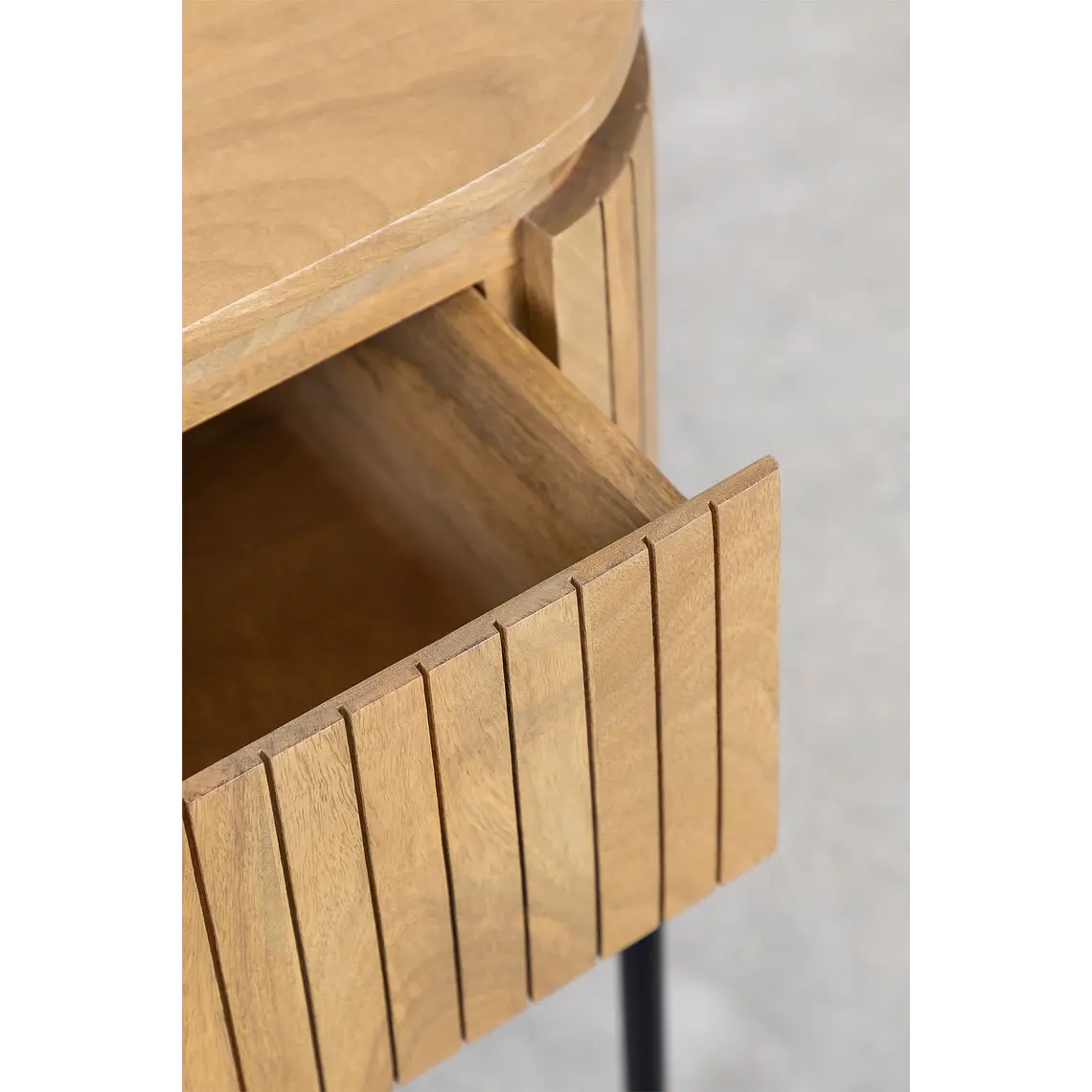 Velador Orenia 55x40 cm en madera de mango 5