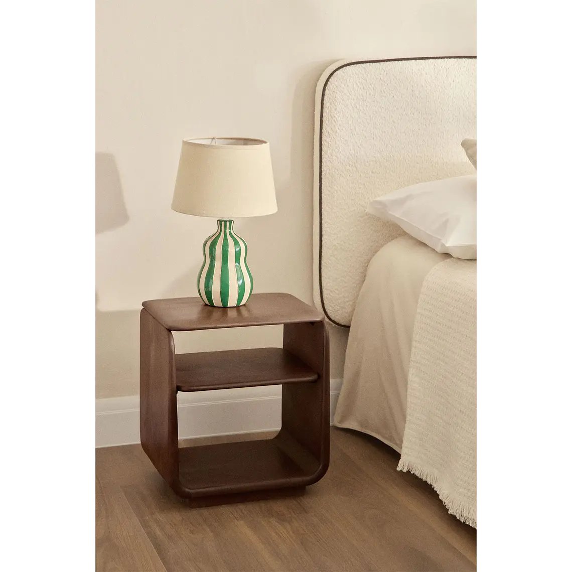 Velador Solira 40x30 cm en madera 2