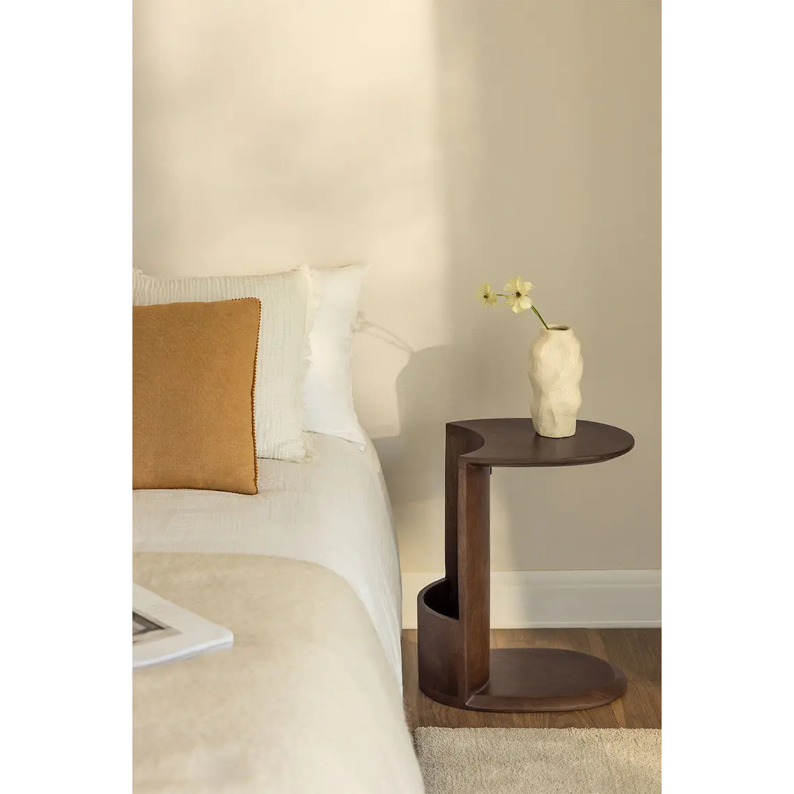 Velador Valira 30x45 cm en madera 2