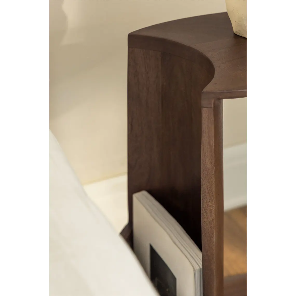 Velador Valira 30x45 cm en madera 3