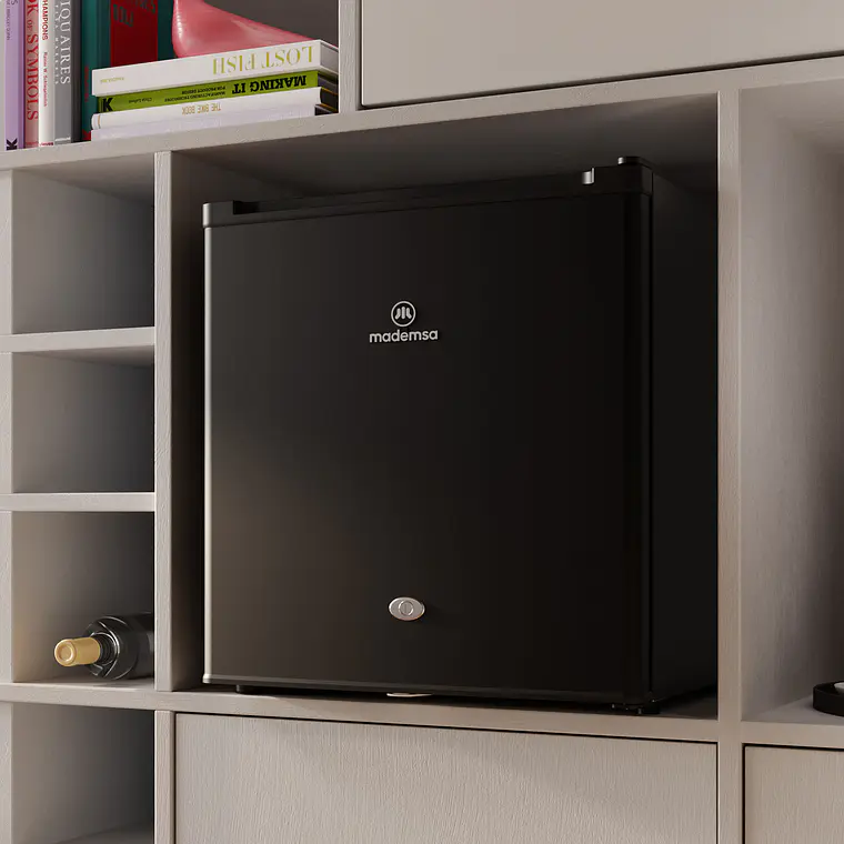 Frigobar Mademsa 50L Frío Directo con Llave MMB50BLK Negro 6